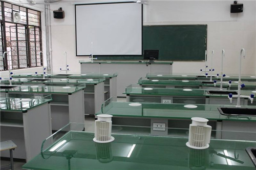 化學(xué)實(shí)驗(yàn)臺(tái)-09